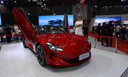 Price war squeezes profit margins at Vietnam's auto distributors