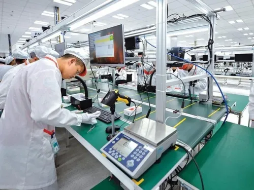 Computers, phones, and machinery lead surge in Vietnam’s Q1 exports