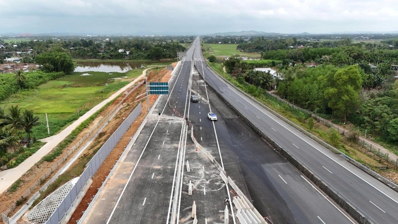 Nearly 200km of expressway from Quang Ngai to Cu Mong Tunnel to open on April 29