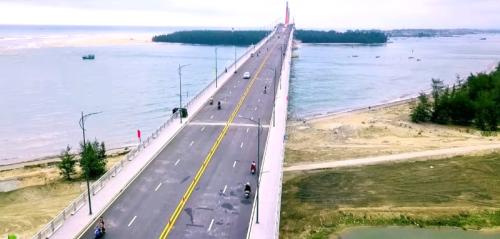 Thuan An sea-crossing bridge in Hue opens to traffic