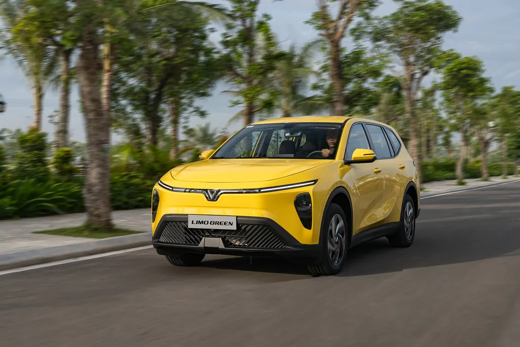 Việt Nam auto sales rise 20% in five months as hybrid vehicles lead market