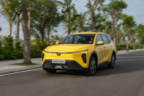 Việt Nam auto sales rise 20% in five months as hybrid vehicles lead market