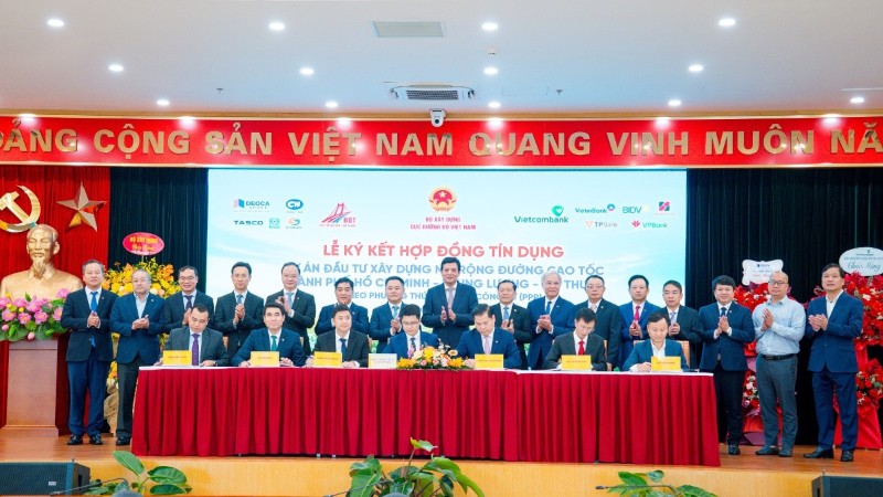 Six banks syndicate over $1 bln for HCMC-Trung Luong-My Thuan expressway expansion