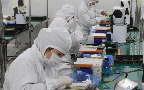 Vietnam's electronics sector posts $12bn trade deficit in 7 months as investment drives imports